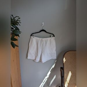 Wilfred (Aritiza) large white shorts